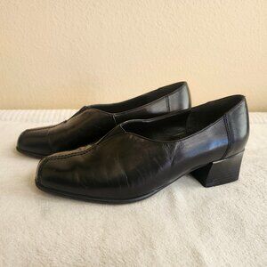 Classic Black Leather Loafer Pumps- Size 4